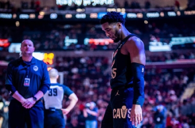  Donovan Mitchell Alperen Şengün'ün yanına