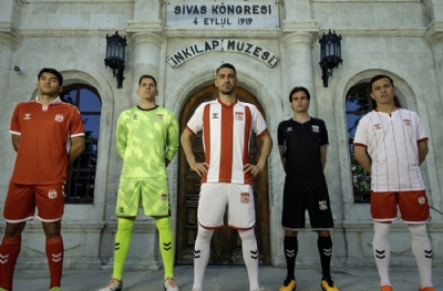 Sivasspor yeni sezon formalarını tanıttı