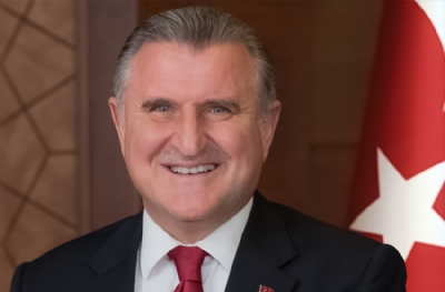 Gençlik ve Spor Bakanı'ndan Dursun Özbek'e tebrik