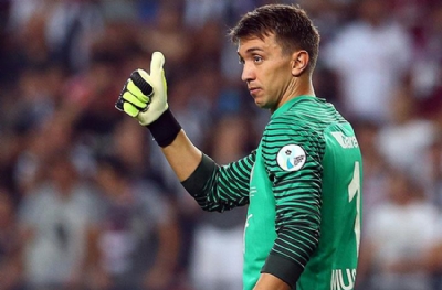 Muslera kupalara doymuyor