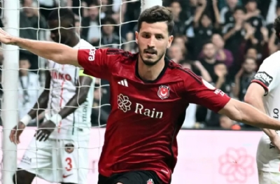 Beşiktaş, Salih Uçan ile sözleşme yeniledi