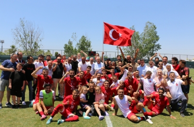 Milliler İtalya'yı devirdi!