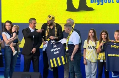 Uzun namlulu silahlarla vuruldu, Ali Koç'u kenara aldı! Mourinho ile poz verdi