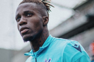 Bir sus be Wilfried Zaha! 15'lik ergenler bile senden daha az konuşuyor  