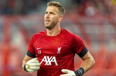 Liverpool Adrian'ı bırakmadı