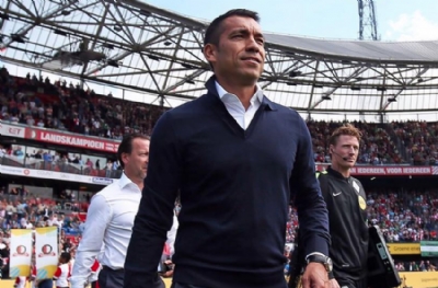 Van Bronckhorst: Beşiktaş; Arsenal ve Barcelona gibi aynı imaja ve kültüre sahip