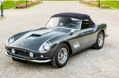 Yıldızdan satılık Ferrari