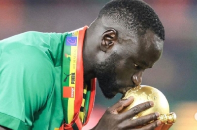Trabzonspor'a Cheikhou Kouyate teklifi! 'İki senedir alamıyorsunuz şimdi alın'
