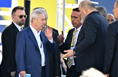Aziz Yıldırım kürsü bastı! Kongreyi terk etti