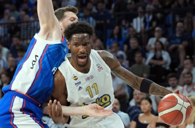 Fenerbahçe camiası düelloya kilitlendi! Basketbol takımı  şampiyonluğa koşuyor 