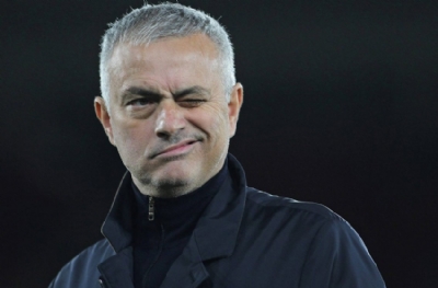 Jose Mourinho, o stoperi Leeds'in elinden alarak hayalleri yıkabilir