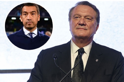 Beşiktaş istemedi, Premier Lig'e gidiyor! Hasan Arat, van Bronckhorst'ü tercih etti