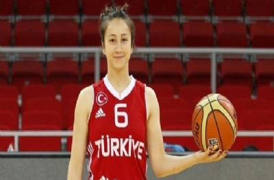  Melikgazi Kayseri, Kübra Erat'ı renklerine bağladı