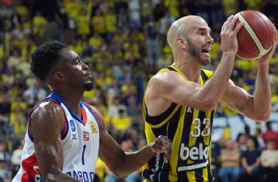 Fenerbahçe Beko - Anadolu Efes maç sonucu: 81-82