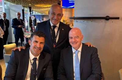 Mehmet Büyükekşi, başkanlarla bir arada!