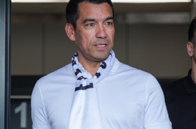van Bronckhorst küfür edip kendisini rencide eden ismi Beşiktaş'a istiyor