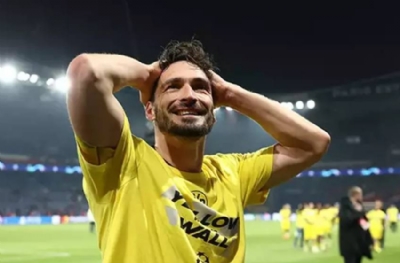 Beşiktaş taraftarları 'come to' diyor ama Hummels'in aklında başka şeyler var