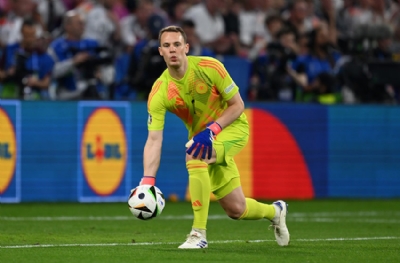 Neuer, Buffon'u yakaladı