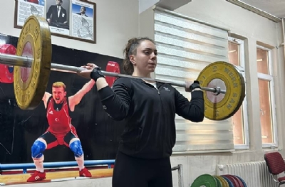 Milli halterciden Avrupa Şampiyonası'nda 3 madalya