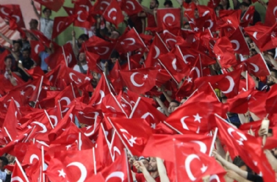 Almanlar, Türkiye forması giydi diye kendi vatandaşlarına bile ırkçılık yapıyor