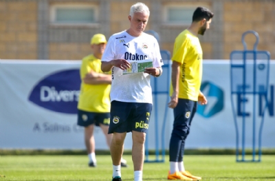 Mourinho ilk şovunu yaptı! Taktik kağıdını gazetecilerin gözüne soktu 