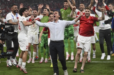Fenerbahçeliler milli takımı sırtladı! Mourinho'dan transfer kararı geldi