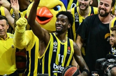 Fenerbahçe'den All-Star'a! LeBron James  ve Stephen Curry'ye rakip oldu
