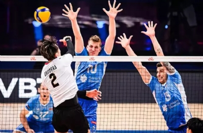 VNL'de Fransa ve Japonya finale yükseldi
