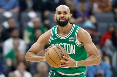 Derrick White Celtics’te kaldı