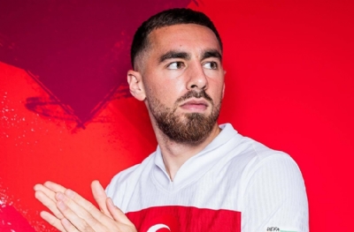  MİLLİ TAKIM HABERLERİ | Orkun Kökçü, Hollanda TV'sine konuştu! Portakallarla kendi dillerinde maytap geçti