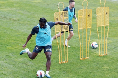 Fenerbahçe'de yeni sezon mesaisi sürdü