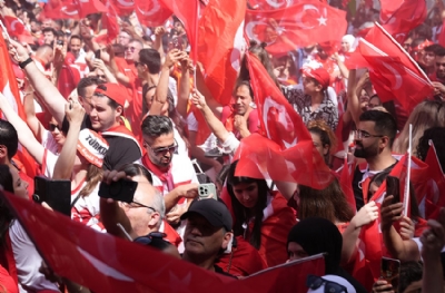 MİLLİ TAKIM HABERLERİ | Berlin'de deprem oluyor! Türklerin ayak sesleri Almanya topraklarını sallıyor Berlin'de Türk şov! Böylesi görülmedi