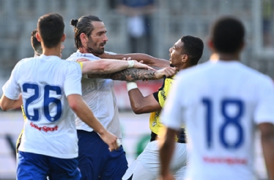  Fenerbahçe - Hajduk Split hazırlık maçında ortalık karıştı! Mourinho da kavgaya girdi