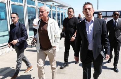 Fenerbahçe taraftar #FenereAcilTransfer diyerek yönetime isyan etti