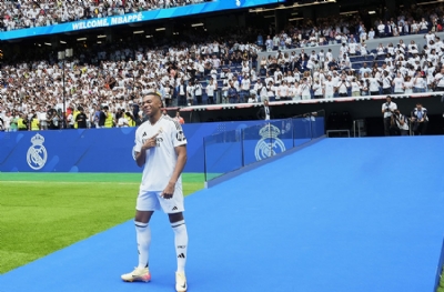 Mbappe'ye 80 bin kişilik imza töreni