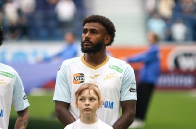 Galatasaray taraftarını aldatan çantacı fenomenlere asist