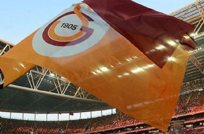Sağ bek transferi kriz çıkardı! Galatasaraylıların canı sıkıldı