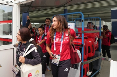 Milli sporcular Fransa'ya geldi