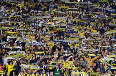 Fenerbahçe tribünleri için çözüm aranıyor! 'Bağırma! Göremiyoruz'
