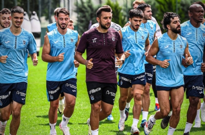 Trabzonspor ara vermedi! Rapid Wien mesaisi başladı