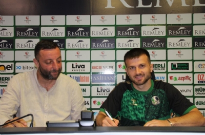 Sakaryaspor, Murat Cem Akpınar'ı yeniden kiraladı