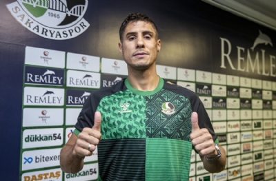 Sakaryaspor, Alper Uludağ'ı renklerine bağladı