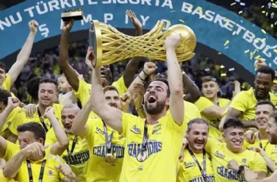 Melih Mahmutoğlu, Fenerbahçe Beko'da kalıyor