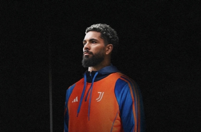 Douglas Luiz bulutların üzerinde