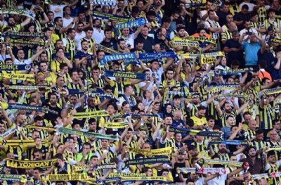 Tribünler full çekti