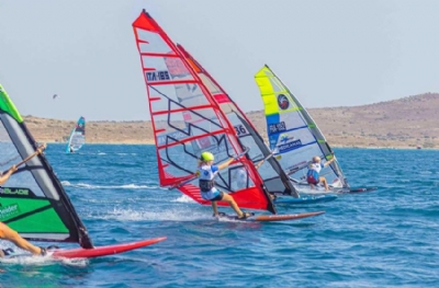 Rüzgar Sörfü Slalom Avrupa Şampiyonası İzmir'de başladı