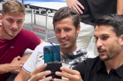 Beşiktaşlı futbolculardan kral hareket