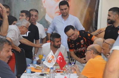 Adanaspor Başkanı Asil Bostancı taraftarlarla buluştu