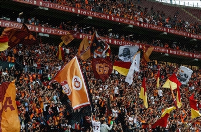  Sami Yen cehennemi dizlerini titretiyor! Young Boys'u korku sardı