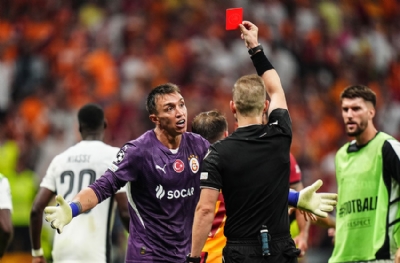 Fernando Muslera kızardı